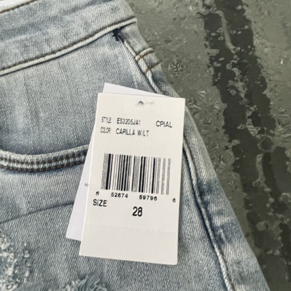 Nwt Sts Blue Aubrey Short 9" Mid Rise Distressed Denim Shorts In Capilla W/ LT - Picture 4 of 5